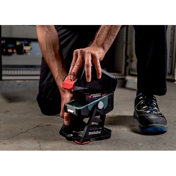 Акумуляторний ліхтар BSA 12-18 LED 2000 Картонна коробка, зображення 4